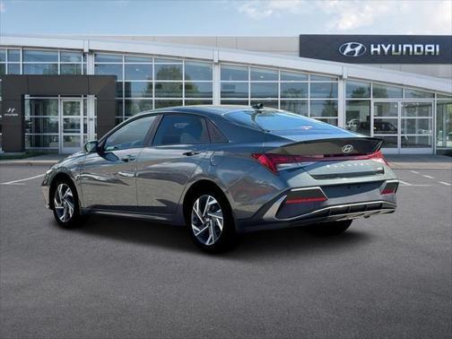 2025 Hyundai ELANTRA HEV SEL