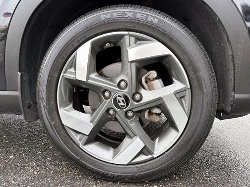 Onyx Black 2023 Hyundai VENUE SEL