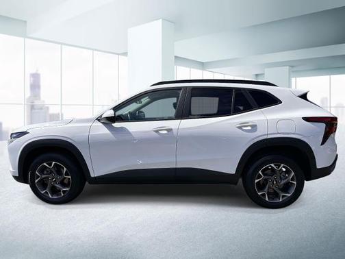 Summit White 2024 Chevrolet Trax LT