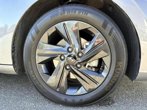 Metal 2023 Hyundai ELANTRA SEL