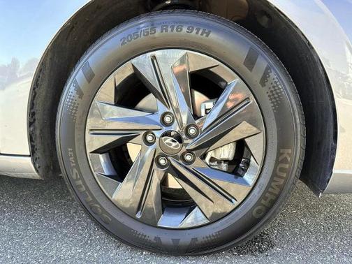 Metal 2023 Hyundai ELANTRA SEL