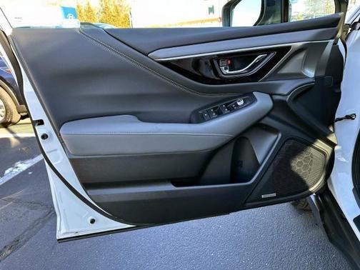 Crystal White Pearl 2024 Subaru Outback Onyx Edition