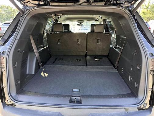 Mosaic Black Metallic 2023 Chevrolet Traverse LT Leather
