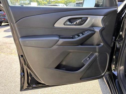 Mosaic Black Metallic 2023 Chevrolet Traverse LT Leather