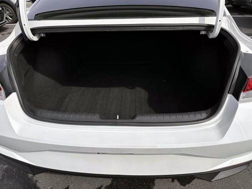 Quartz White 2022 Hyundai ELANTRA SEL