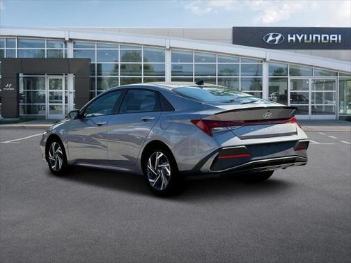2025 Hyundai ELANTRA HEV SEL