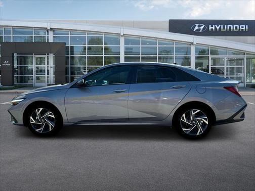 2025 Hyundai ELANTRA HEV SEL