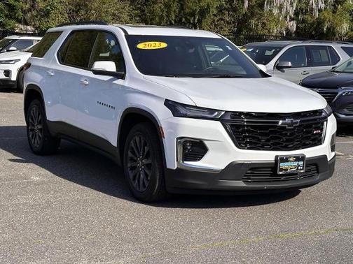 Summit White 2023 Chevrolet Traverse RS
