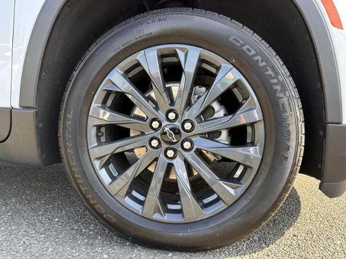 Summit White 2023 Chevrolet Traverse RS