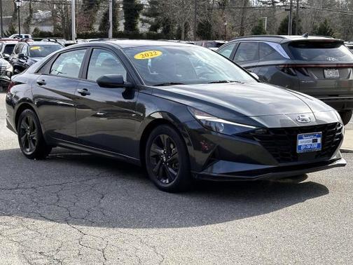 2022 Hyundai ELANTRA SEL