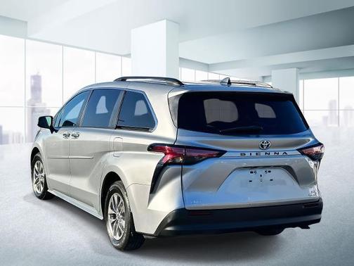 2022 Toyota Sienna XLE