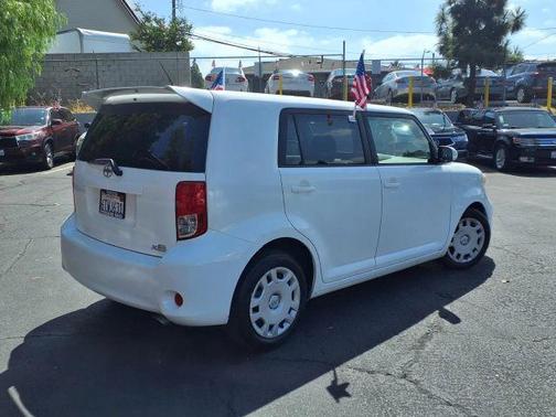White 2012 Scion xB