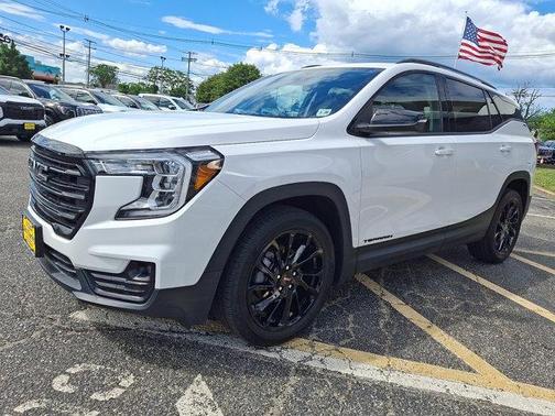 Summit White 2023 GMC Terrain SLT