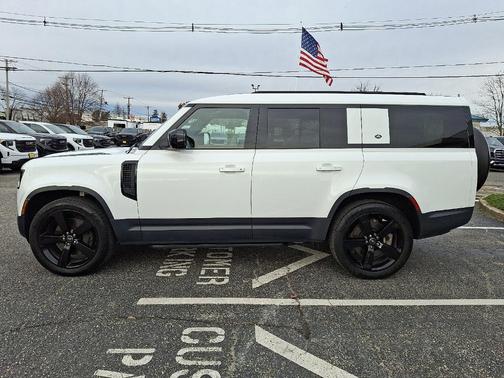 2023 Land Rover Defender SE