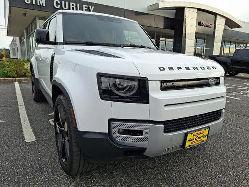 2023 Land Rover Defender SE