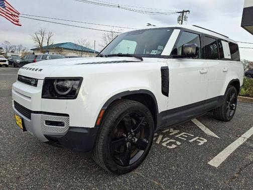 2023 Land Rover Defender SE