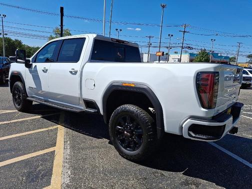 2025 GMC Sierra 2500 AT4