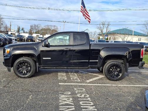 2022 GMC Canyon Elevation Standard