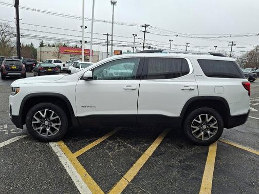 Summit White 2023 GMC Acadia SLE
