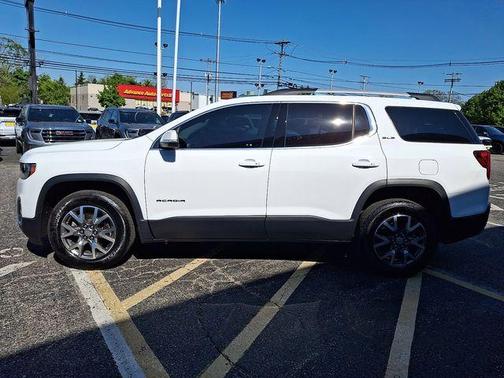 Summit White 2023 GMC Acadia SLE