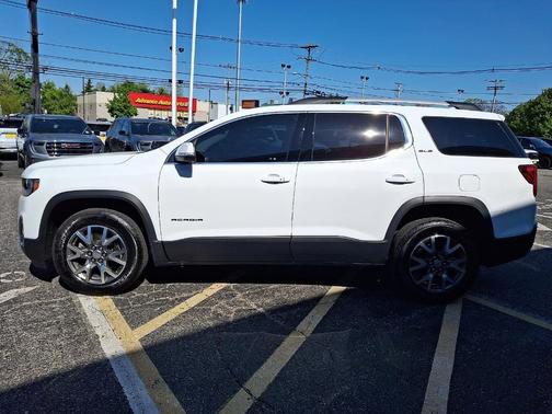 Summit White 2023 GMC Acadia SLE