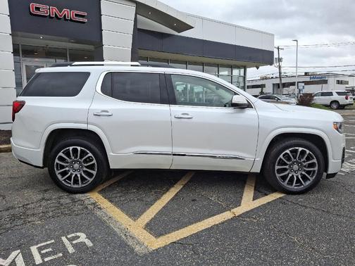 2022 GMC Acadia Denali
