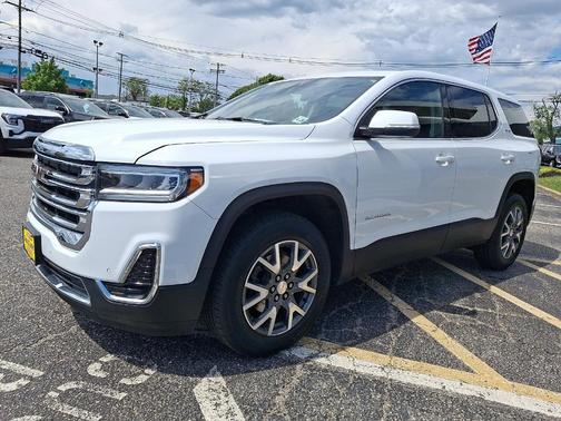 Summit White 2023 GMC Acadia SLE