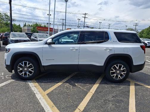 Summit White 2023 GMC Acadia SLE