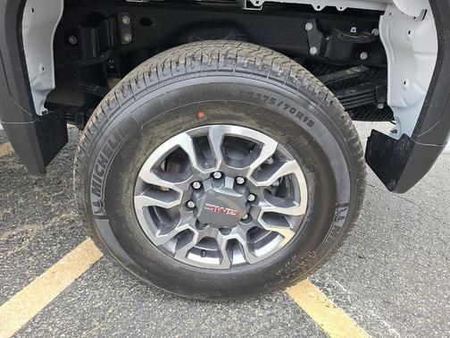Summit White 2026 GMC Sierra 3500 SLE