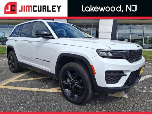 Bright White Clearcoat 2025 Jeep Grand Cherokee Laredo