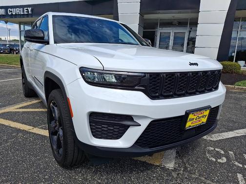 Bright White Clearcoat 2025 Jeep Grand Cherokee Laredo