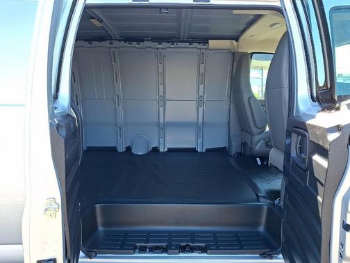 Quicksilver Metallic 2026 GMC Savana 3500 Work Van