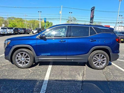 Marine Metallic 2022 GMC Terrain SLT