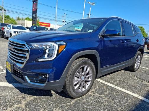 Marine Metallic 2022 GMC Terrain SLT