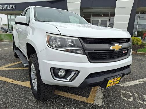 Summit White 2017 Chevrolet Colorado LT