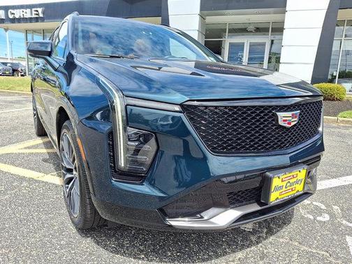 Emerald 2024 Cadillac XT4 Sport