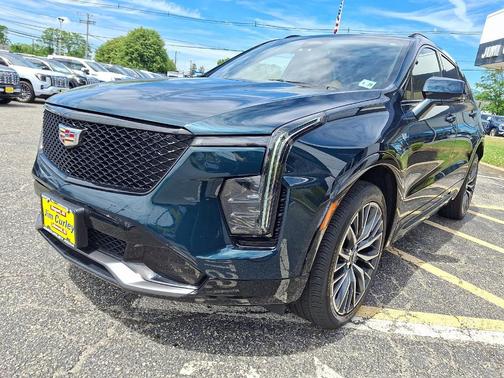 Emerald 2024 Cadillac XT4 Sport