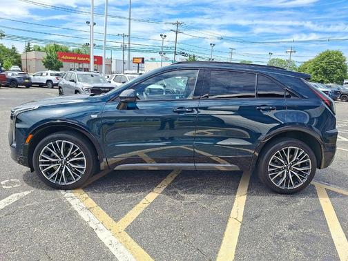Emerald 2024 Cadillac XT4 Sport