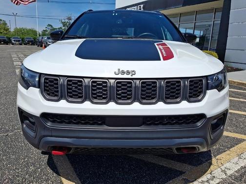 Bright White Clearcoat 2024 Jeep Compass Trailhawk