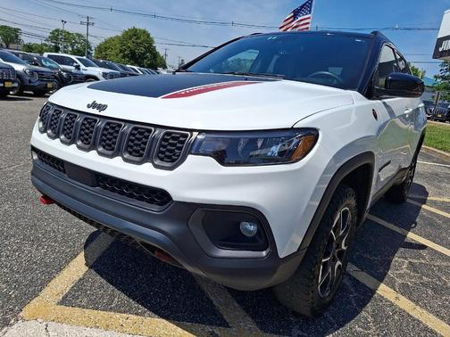 Bright White Clearcoat 2024 Jeep Compass Trailhawk