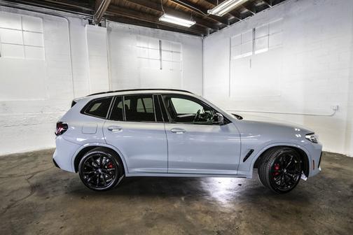 Photo 4 of 36 of 2022 BMW X3 M40i