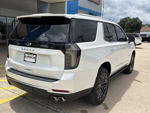 Iridescent Pearl Tricoat 2025 Chevrolet Tahoe High Country