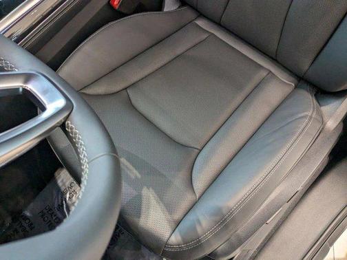 Samurai Gray Metallic 2026 Audi Q7 55 Premium Plus