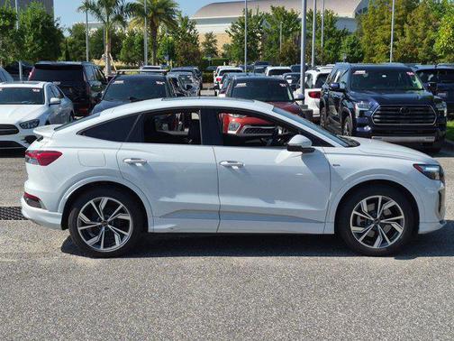 Glacier White Metallic 2024 Audi Q4 e-tron Sportback Premium 55 quattro