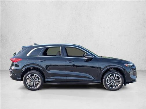 Mythos Black Metallic 2025 Audi Q5 Premium TFSI quattro S tronic