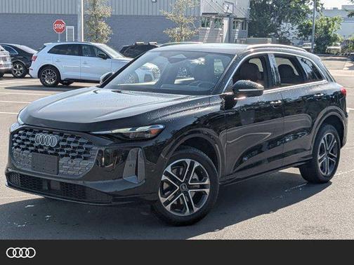 Mythos Black Metallic 2025 Audi Q5 Premium TFSI quattro S tronic