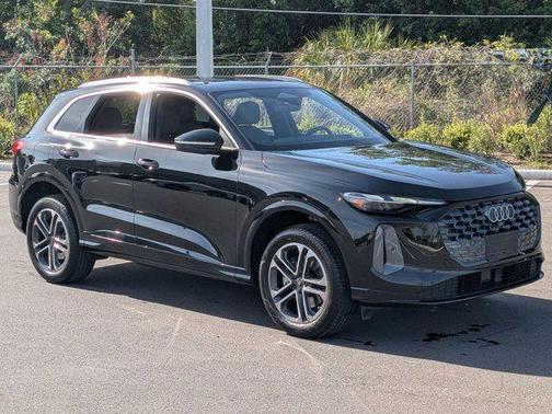 Mythos Black Metallic 2025 Audi Q5 Premium TFSI quattro S tronic