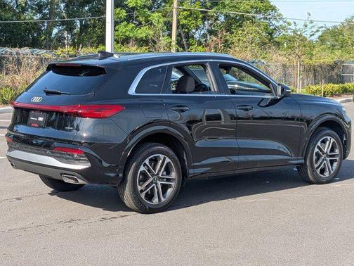 Mythos Black Metallic 2025 Audi Q5 Premium TFSI quattro S tronic