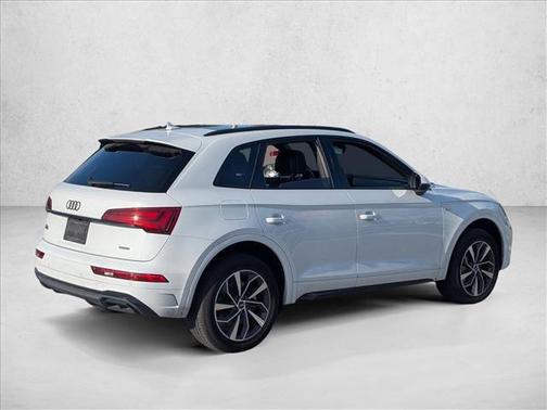 Glacier White Metallic 2024 Audi Q5 45 S line Premium