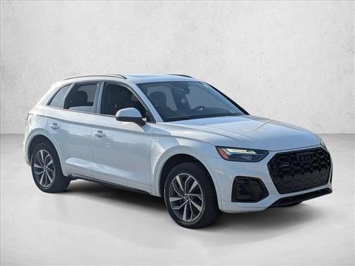 Glacier White Metallic 2024 Audi Q5 45 S line Premium